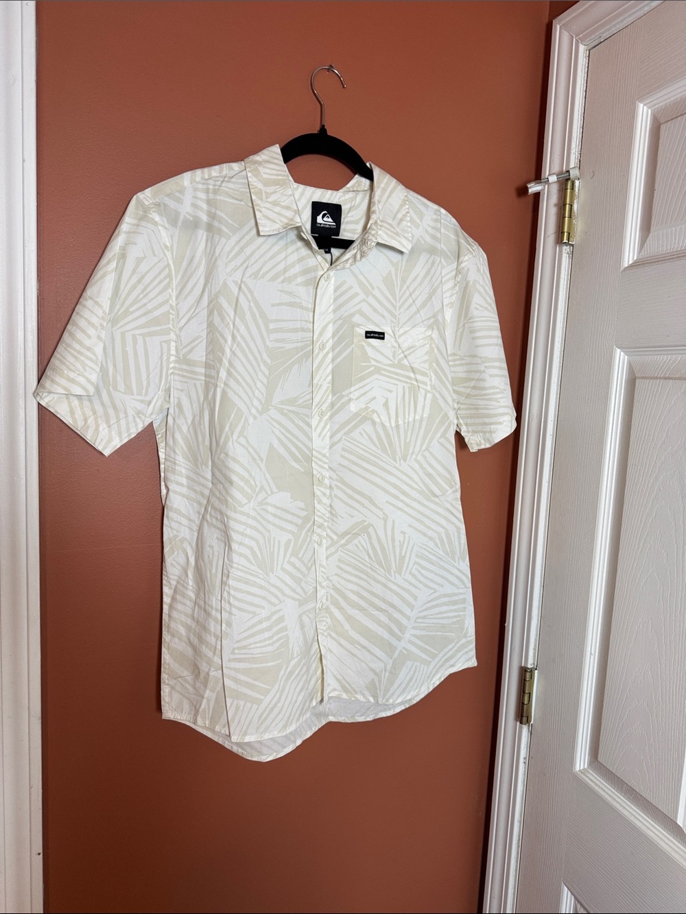 NWT Quiksilver Cream Short Sleeve Palm Print Button-Down Shirt